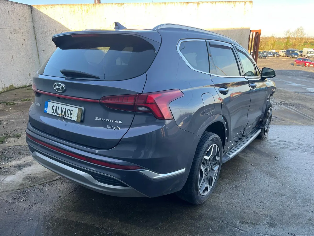 2022 Hyundai Sante Fe - Image 3