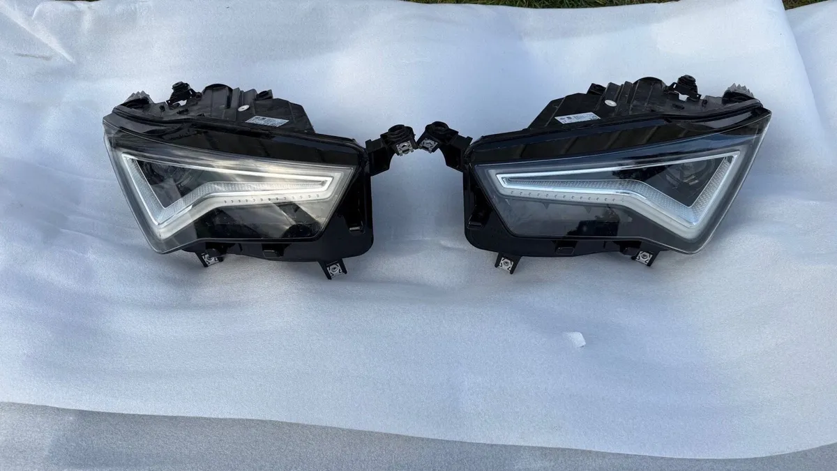 SEAT Ateca Headlights - Image 1