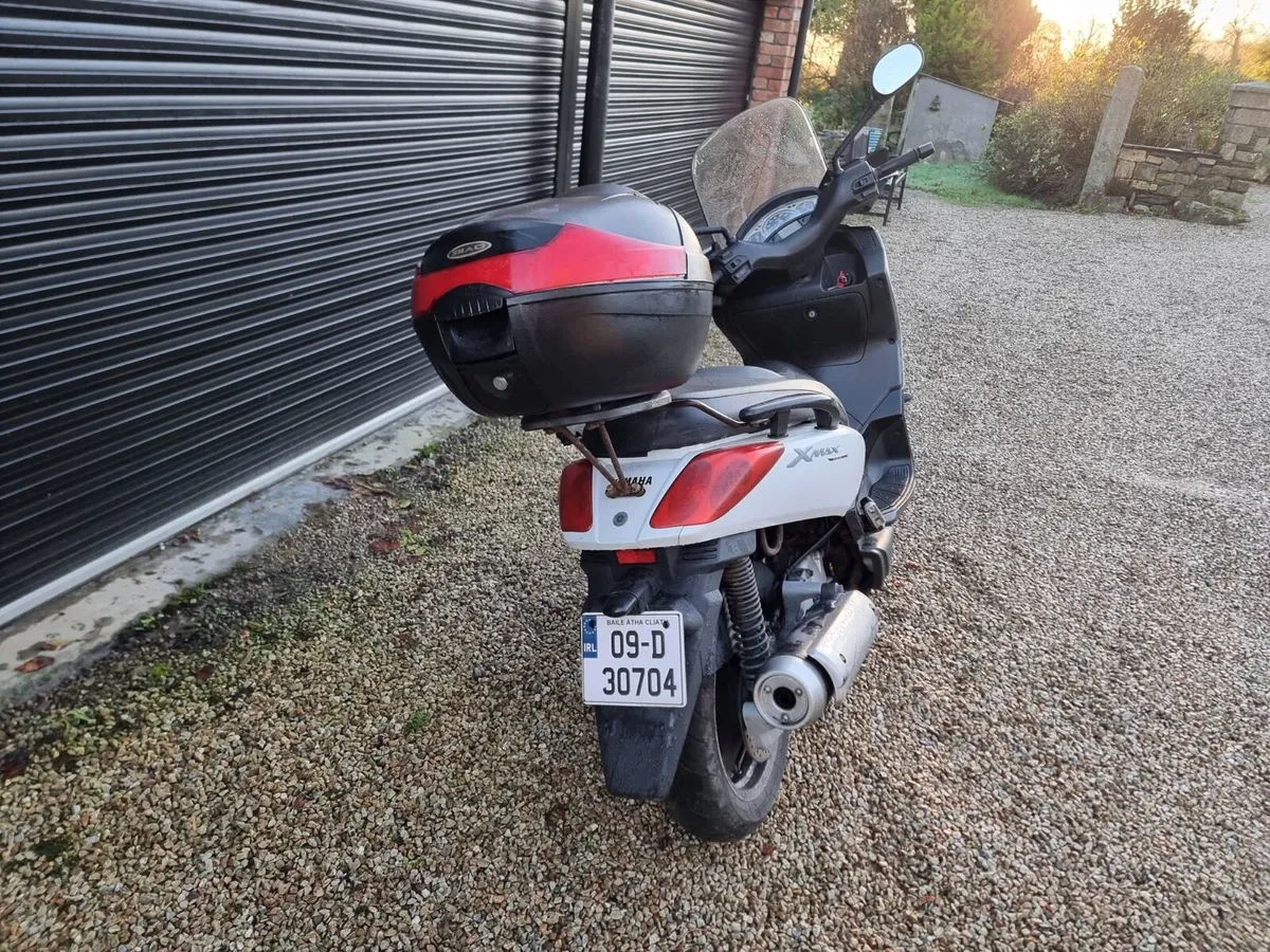 2009 yp125 Xmax - Image 2