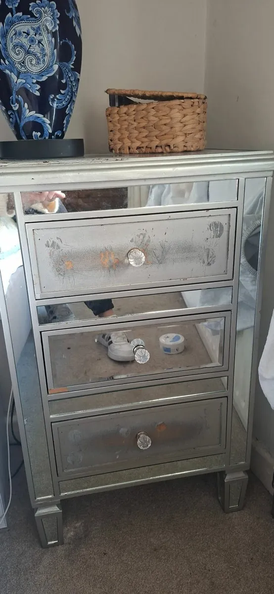 2 bedside tables - Image 1