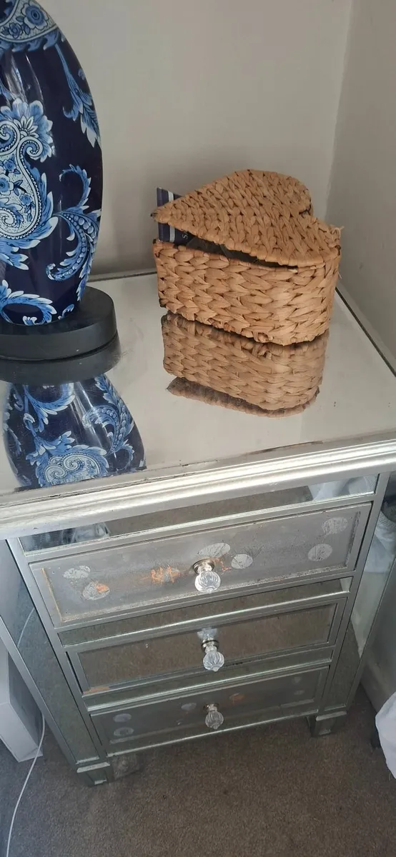 2 bedside tables - Image 3