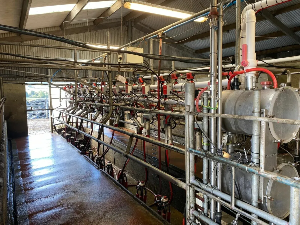 12 Unit Milking Parlour - Image 1