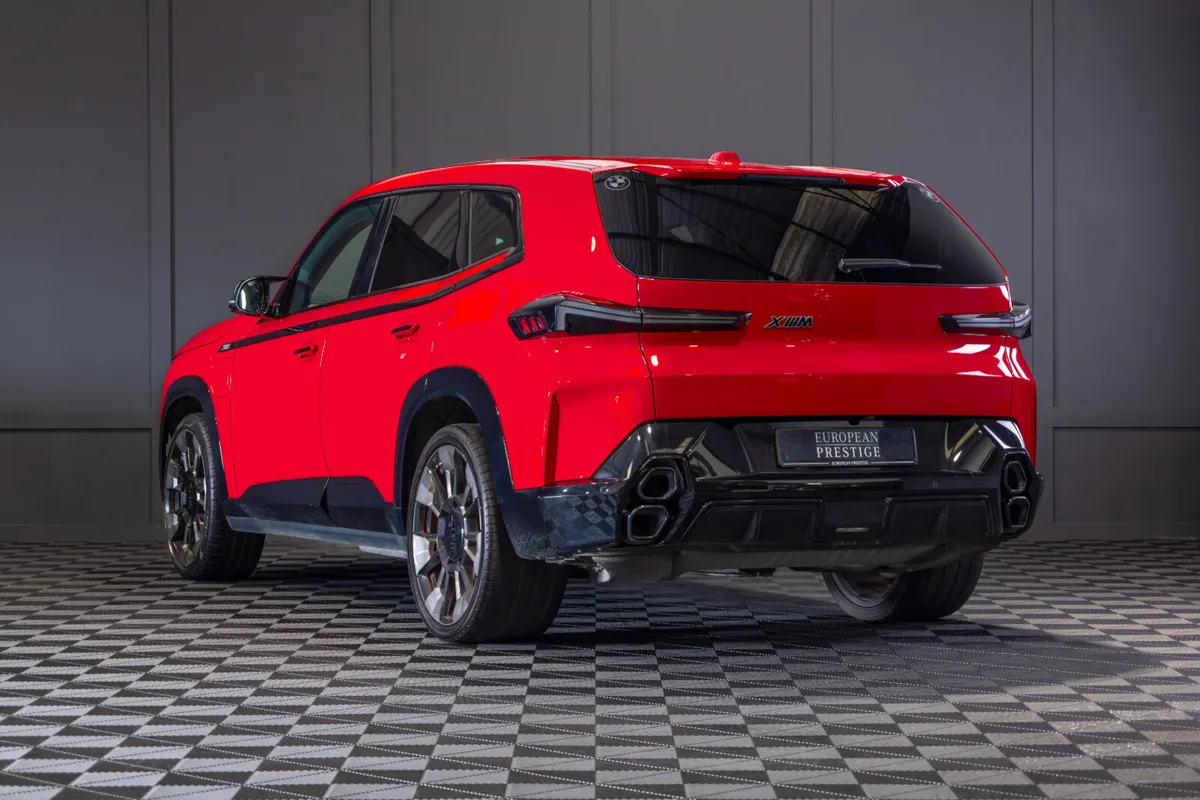 242 BMW XM 50e - Image 4