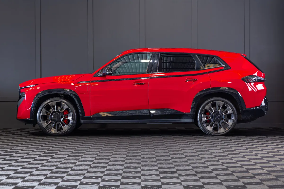 242 BMW XM 50e - Image 3