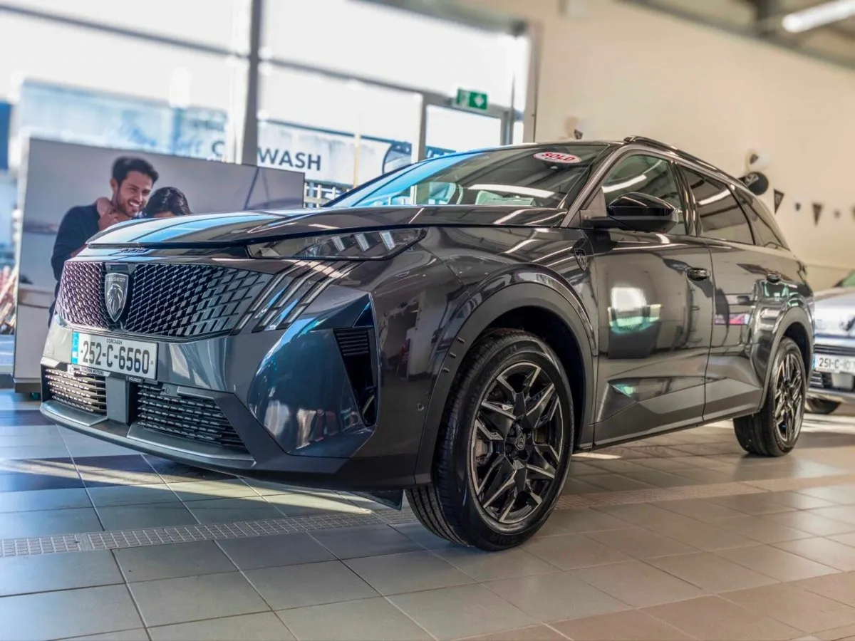 Peugeot 5008 2025 Peugeot 5008 GT Hybrid Zero Mile - Image 3