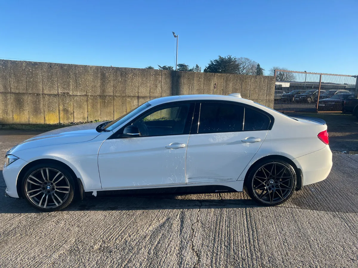 BMW 3-Series 2016 - Image 4