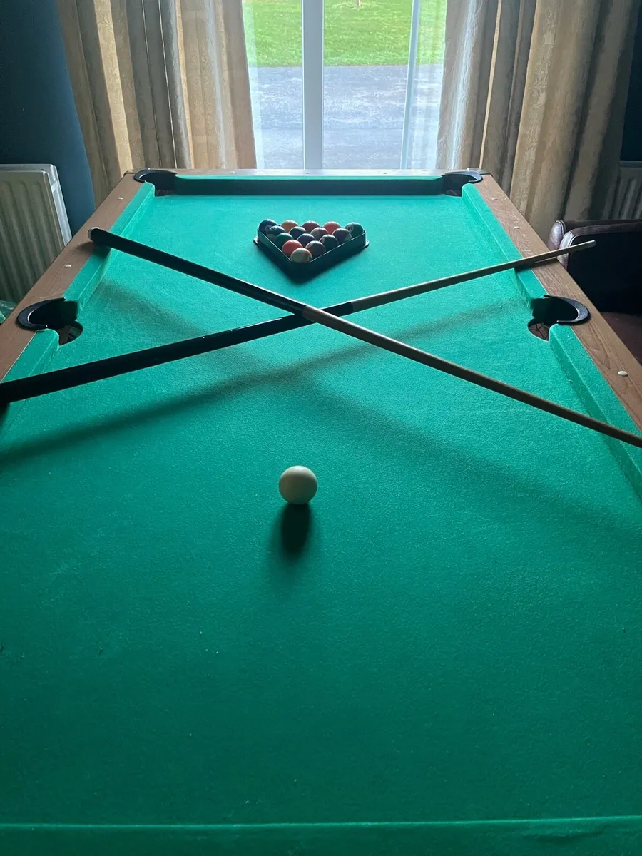 Pool table - Image 1
