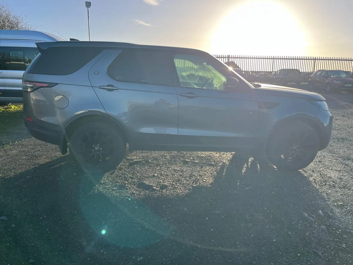 2017 Land Rover Discovery - Image 2