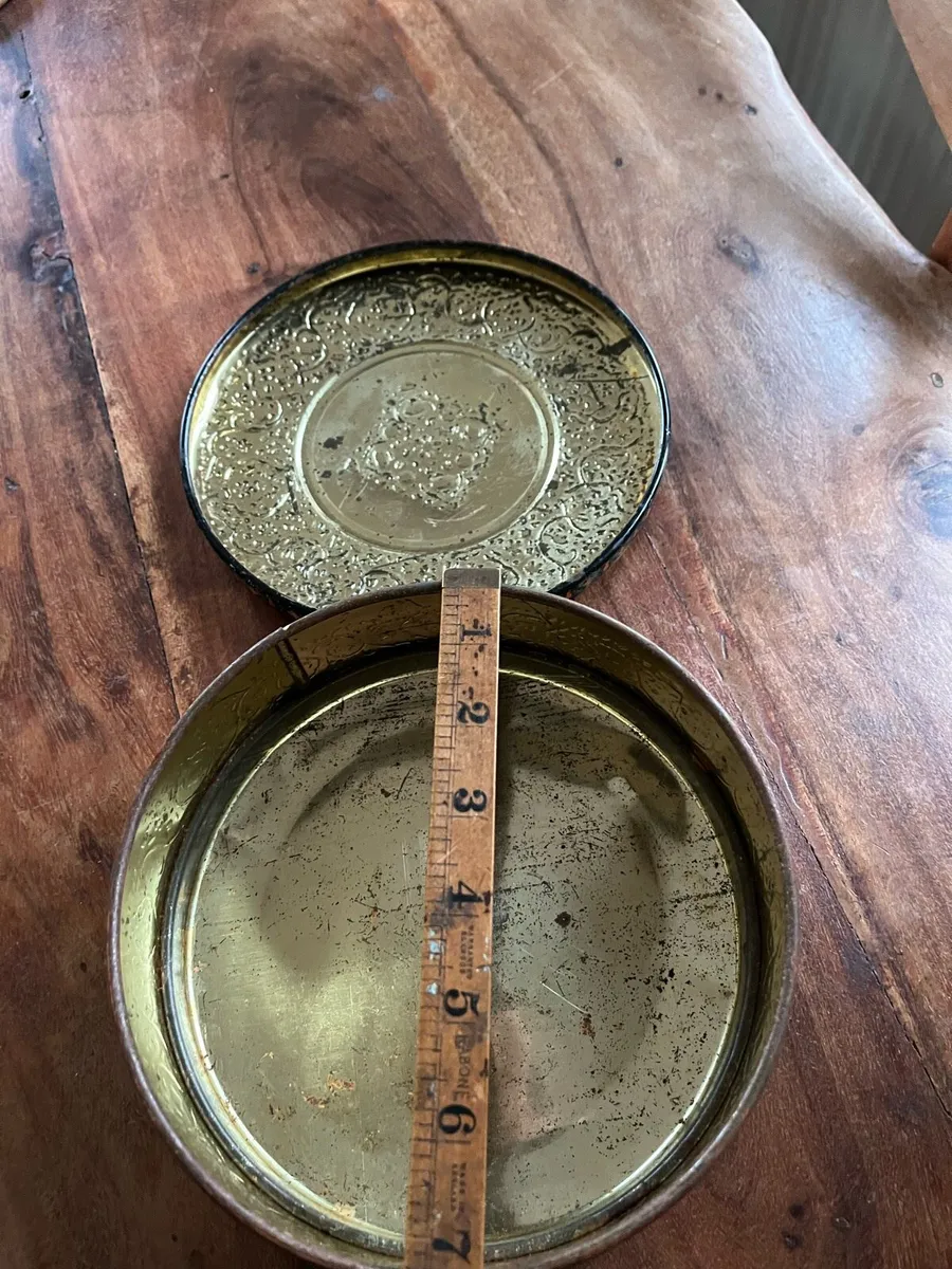 Vintage Biscuit Tin - Image 3