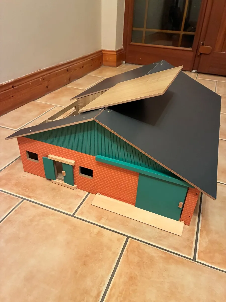 Cattle shed - Image 2