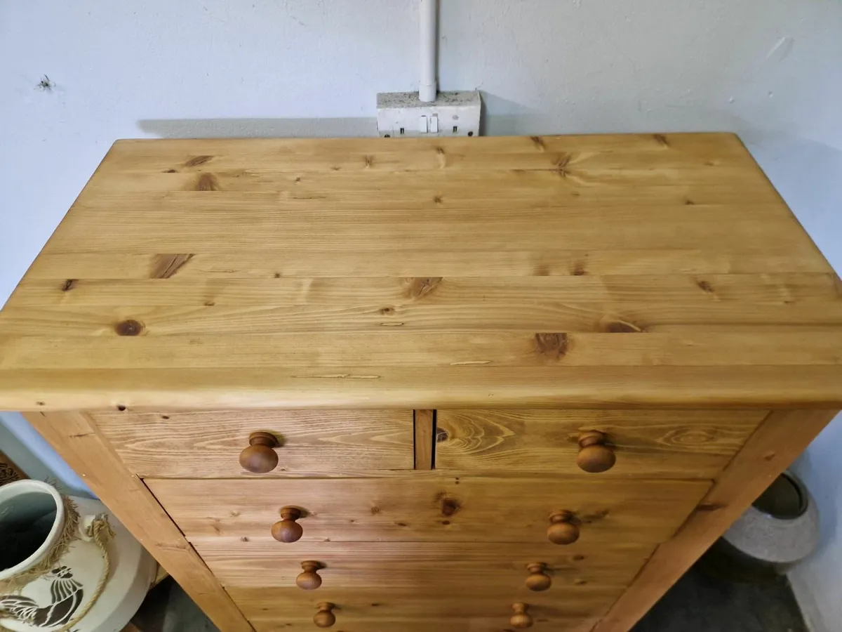 Large vintage pine chest of drawers - Image 4