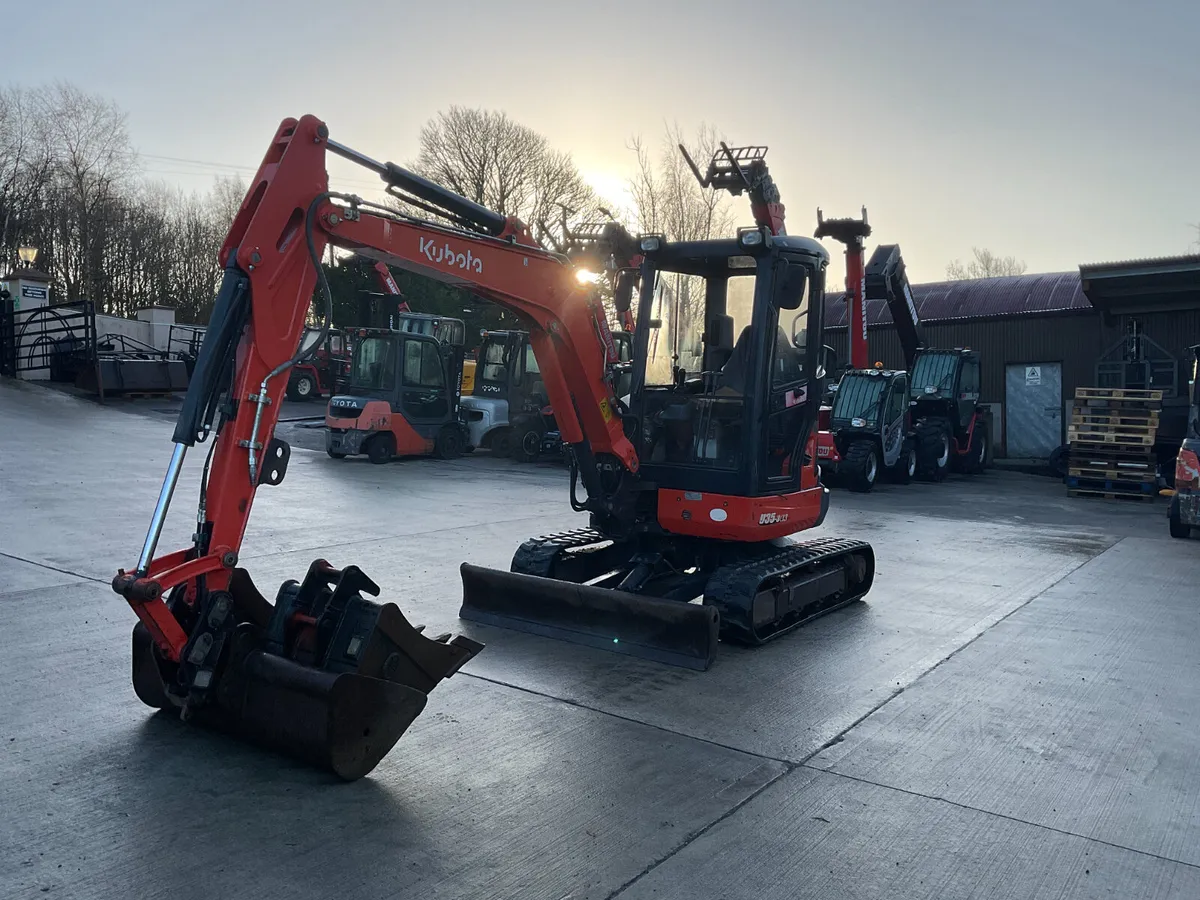 Kubota V35-3 Mini Excavator - Image 3
