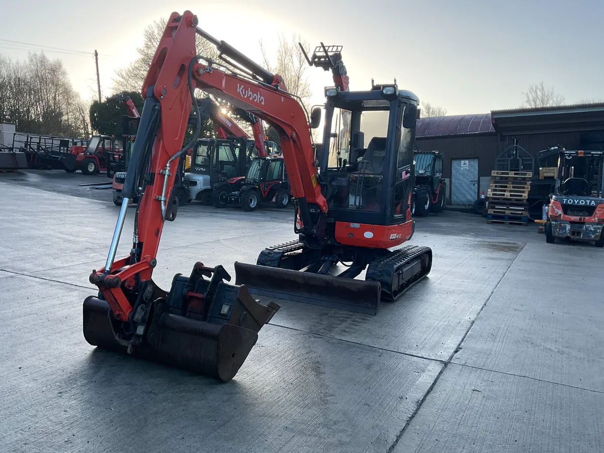 Kubota V35-3 Mini Excavator - Image 4