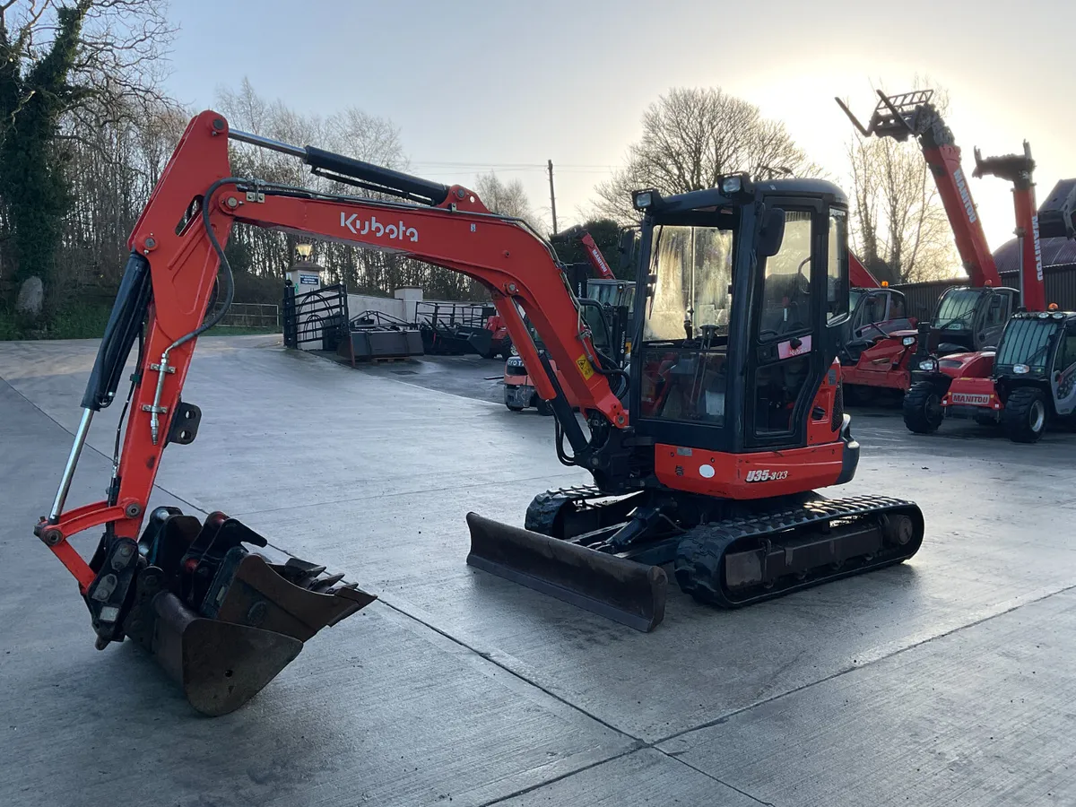 Kubota V35-3 Mini Excavator - Image 2
