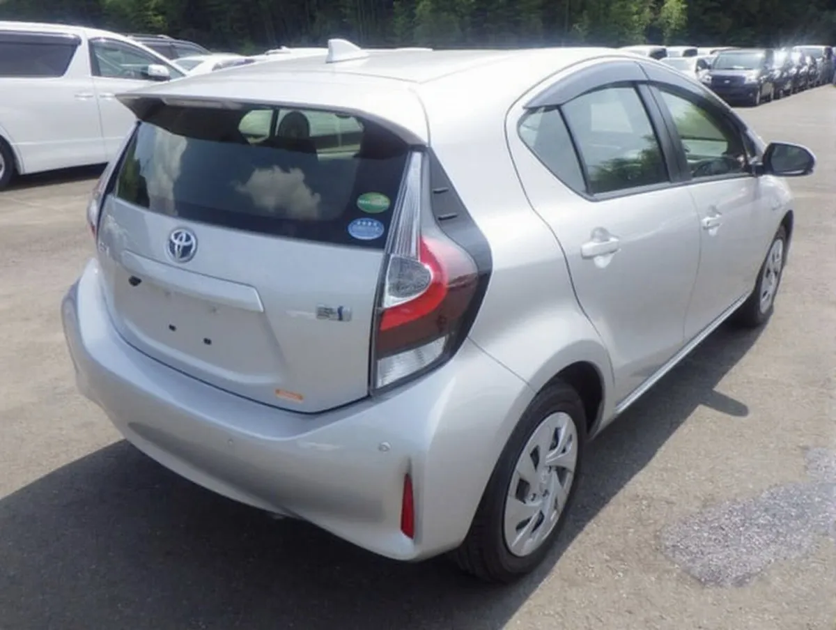 TOYOTA AQUA 2020 - Image 3