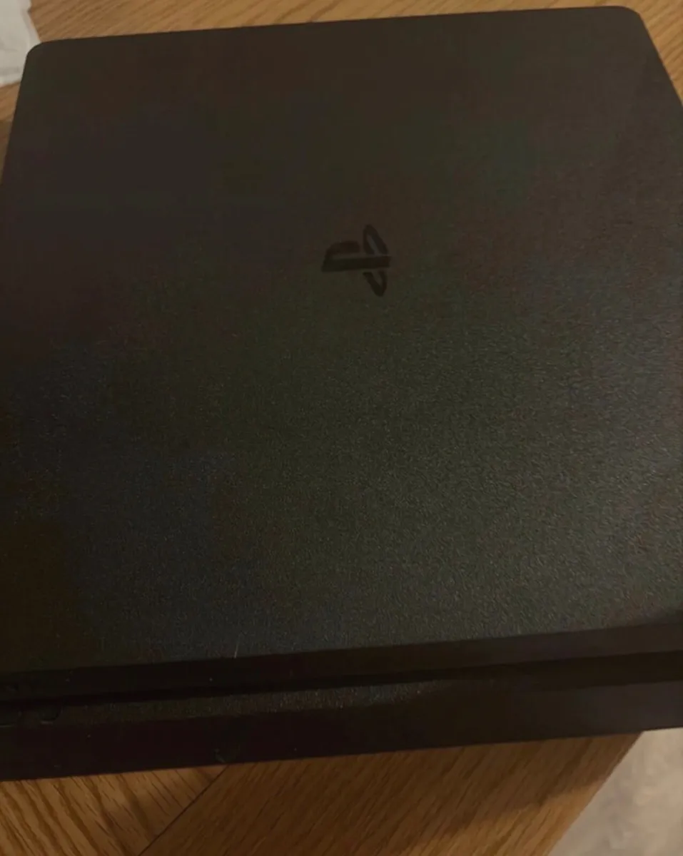 Play station 4 - Image 1