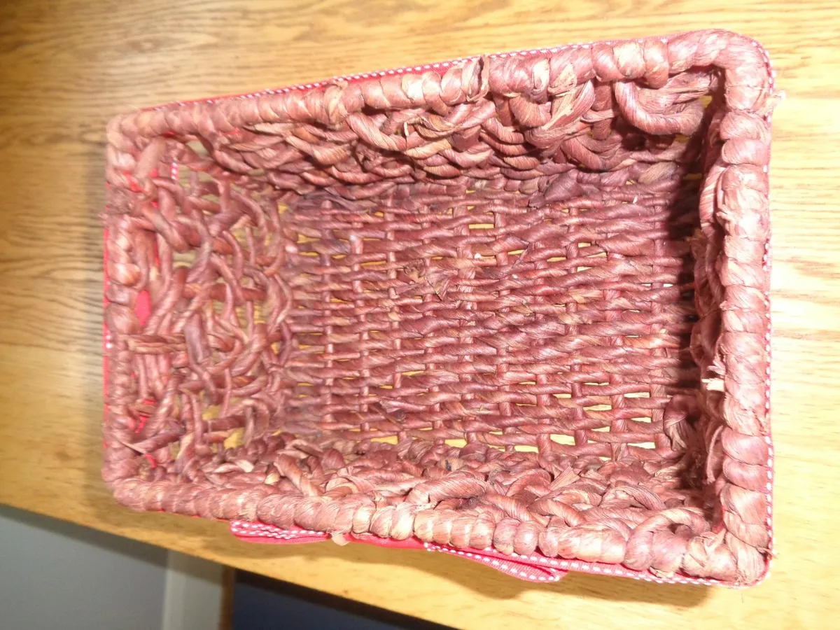 Wicker Basket with Ribbon for Sale - Image 3