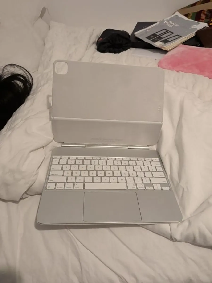 Apple Magic Keyboard (A2925) for iPad Pro 13" M4 - White - Image 1