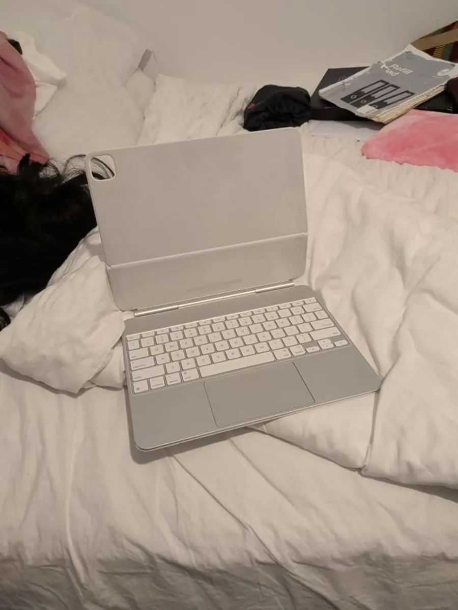 Apple Magic Keyboard (A2925) for iPad Pro 13" M4 - White - Image 4