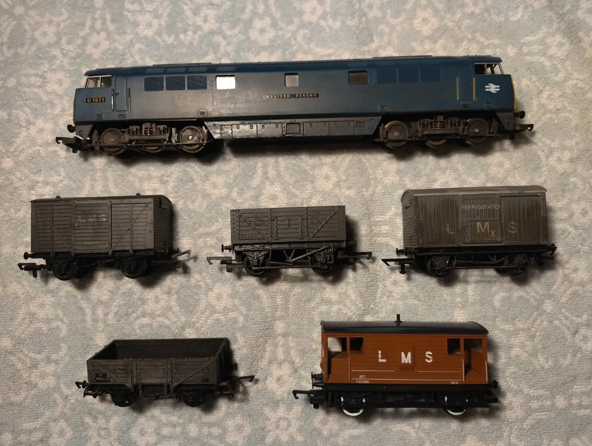 LIMA Class 52, "Western Renown" + 5 wagons - Image 1