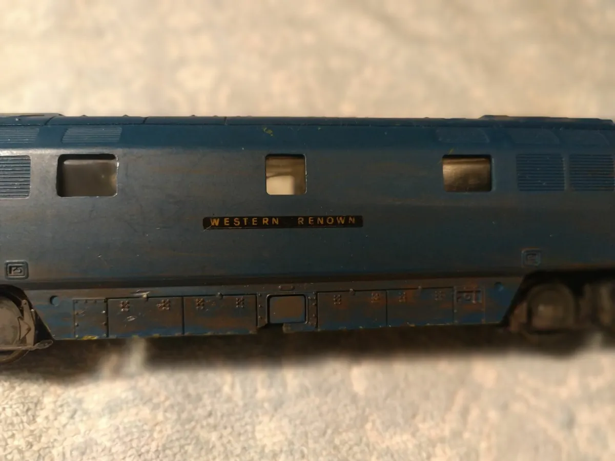 LIMA Class 52, "Western Renown" + 5 wagons - Image 3