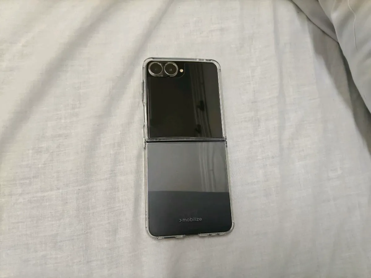 Samsung Z flip 7 - Image 1