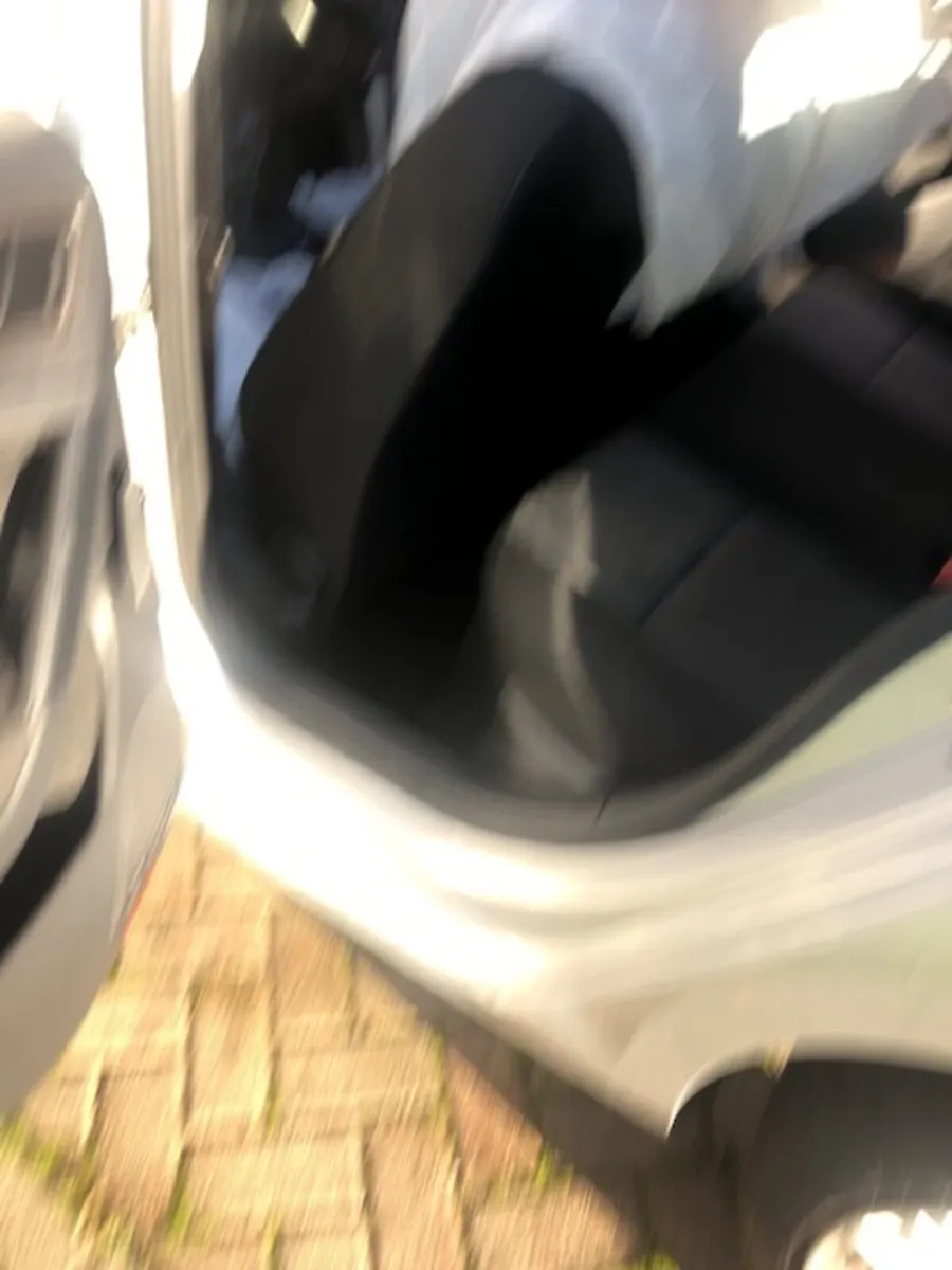 Volkswagen Golf 2013 - Image 2