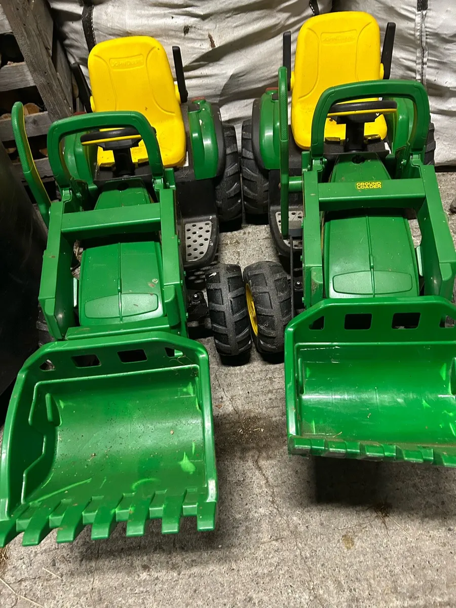 John Deere tractor and trailers - Image 1