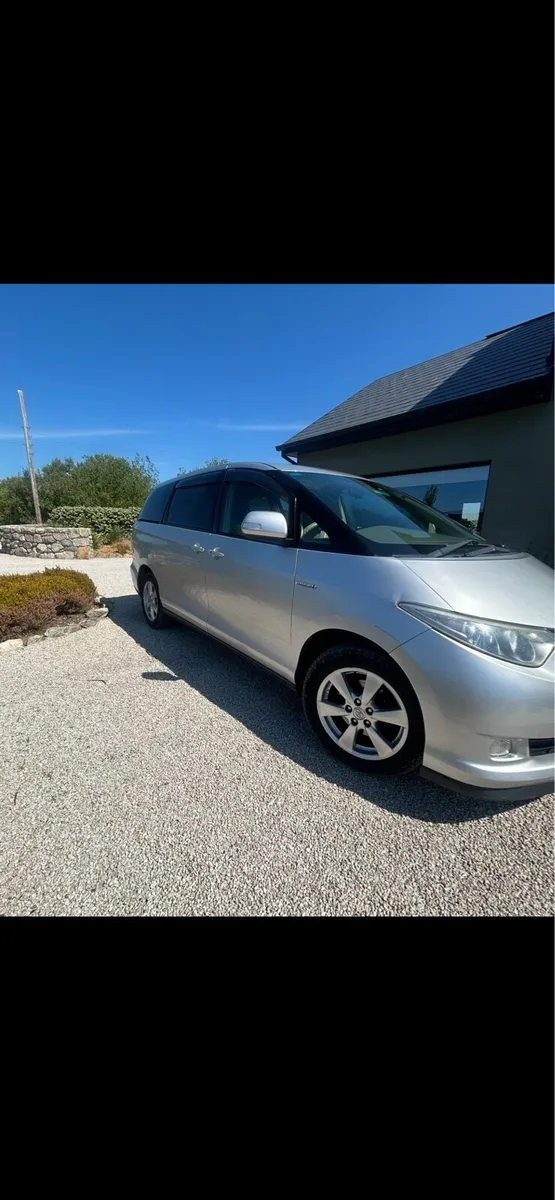 Toyota Estima Hybrid - Image 1
