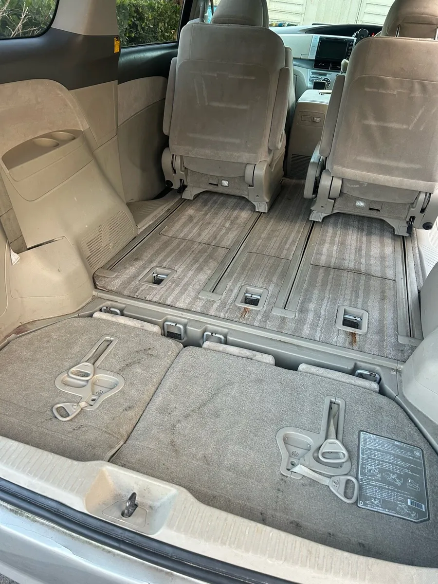 Toyota Estima Hybrid - Image 3