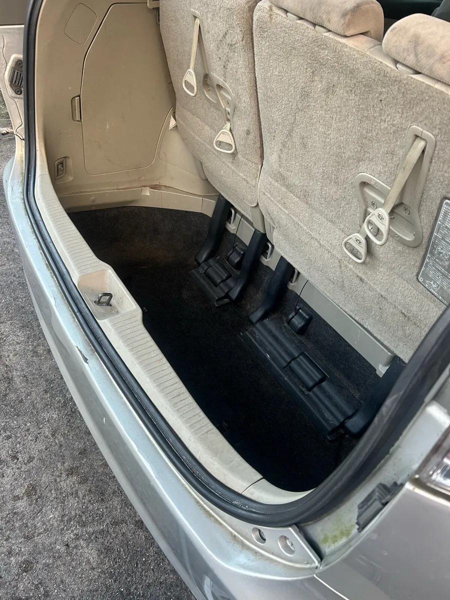 Toyota Estima Hybrid - Image 4