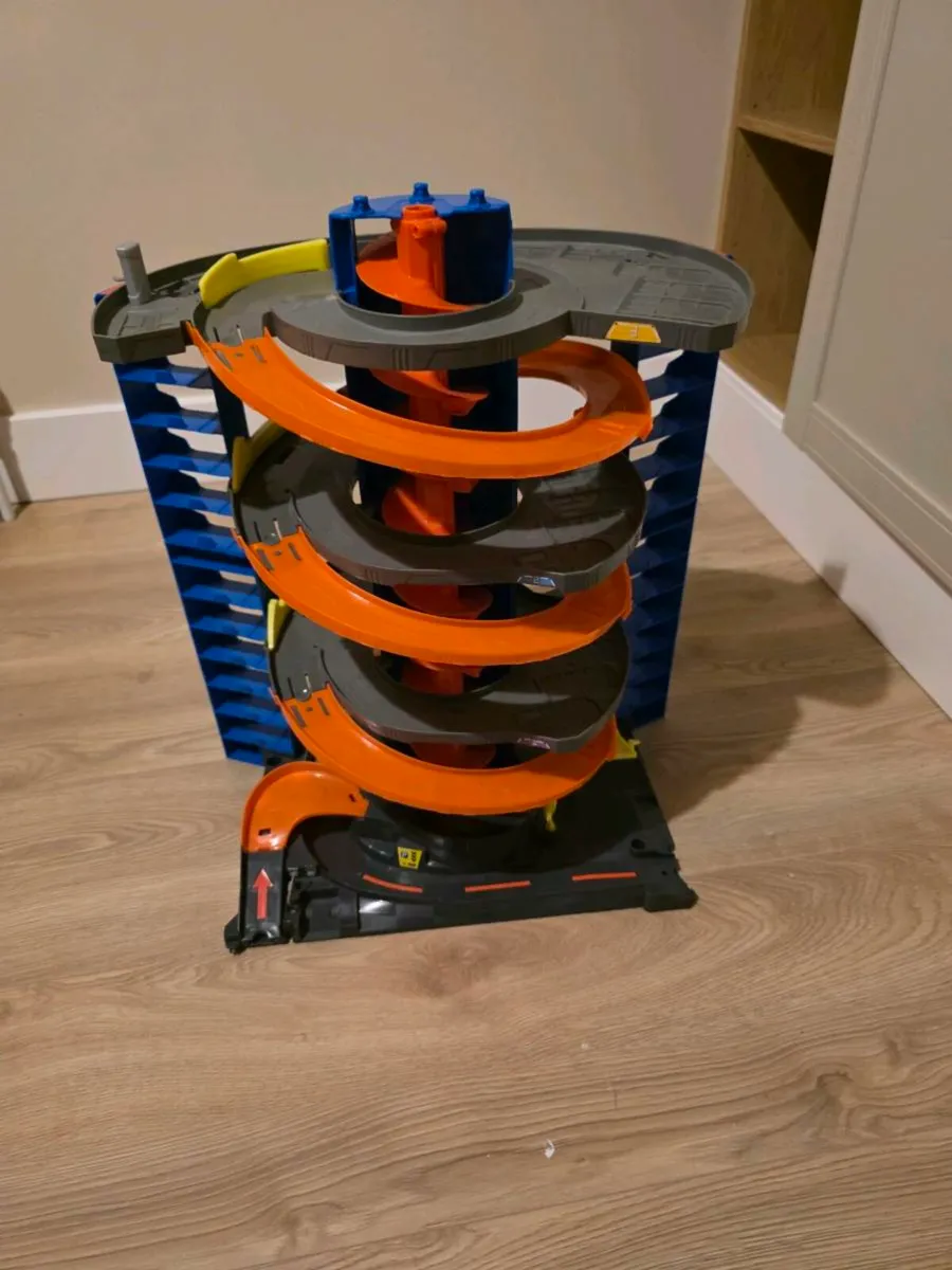 Hot Wheels Tower - Image 1