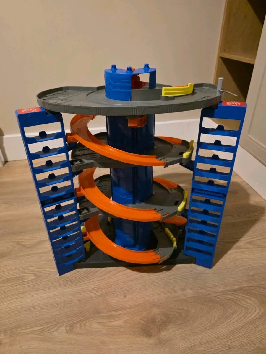 Hot Wheels Tower - Image 2
