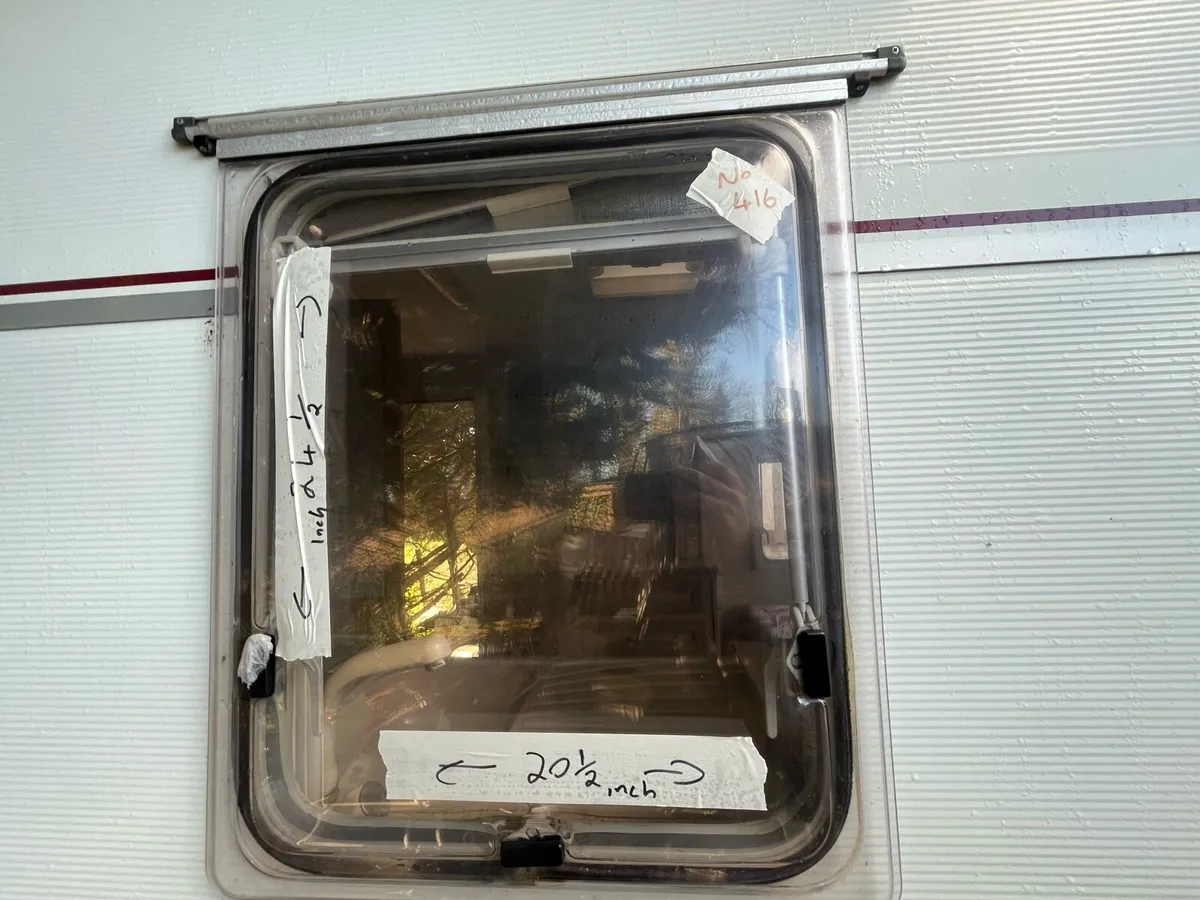 Caravan parts and windows - Image 4