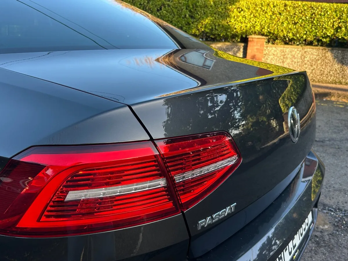 Volkswagen Passat 2018: Highline, Mint Condition - Image 4