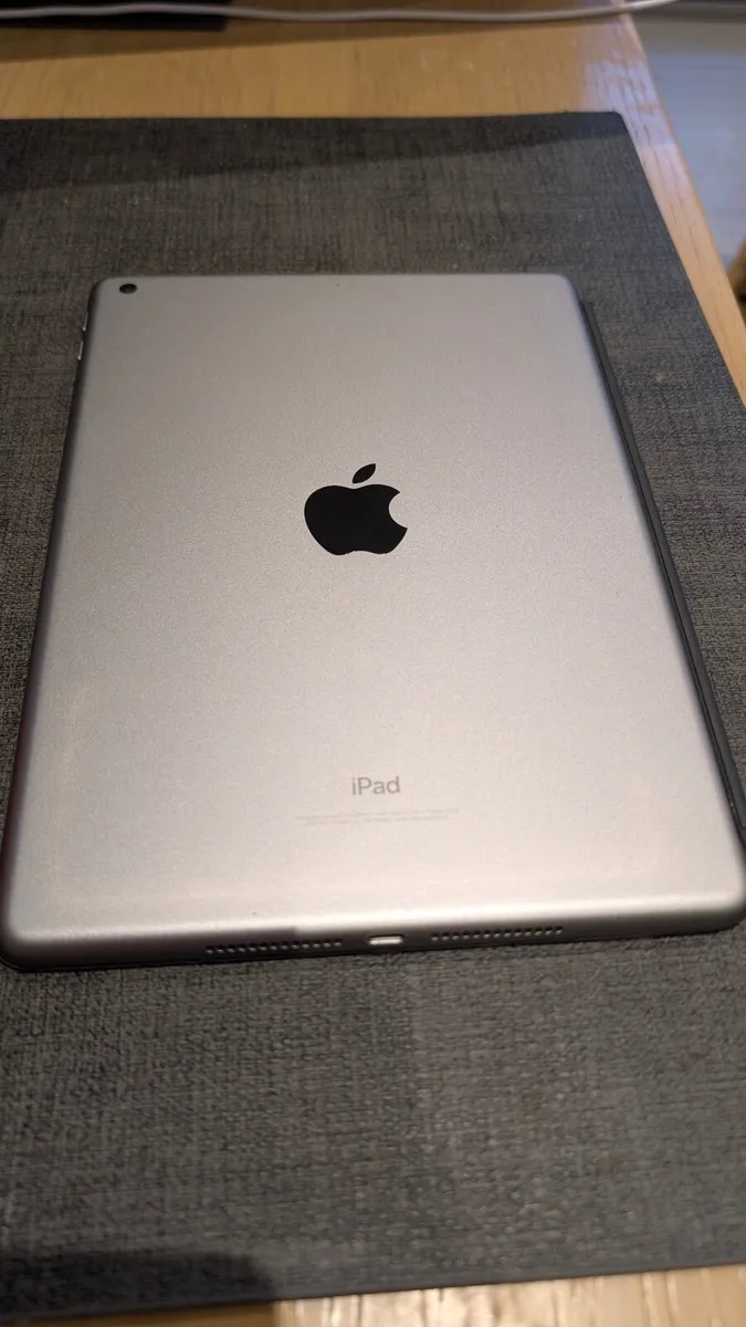 iPad 5th Generation - Image 4