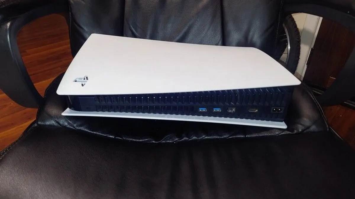 PS5 Digital Edition (read full description) - Image 1