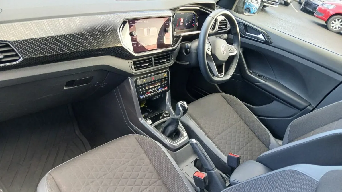 Volkswagen T-Cross R-Line 1.0 TSI 110HP **ANDROID - Image 3