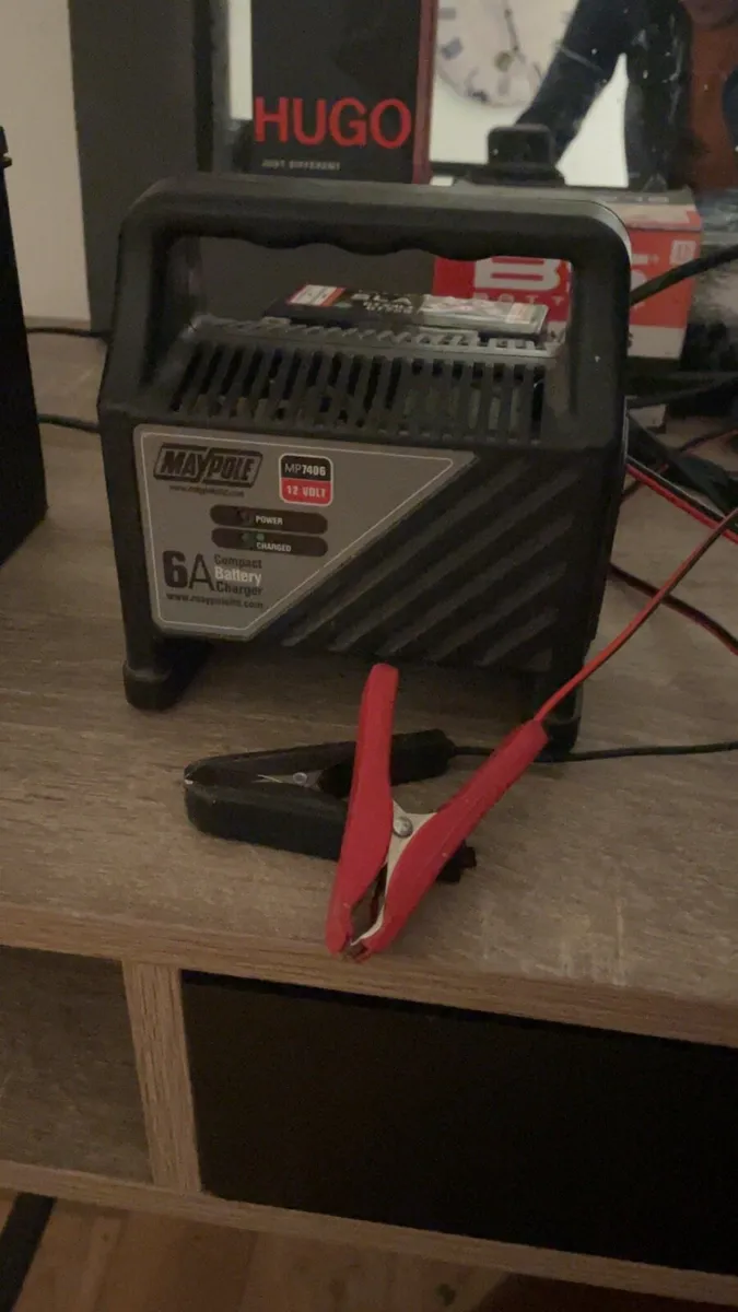 Battery,Battery charger - Image 1