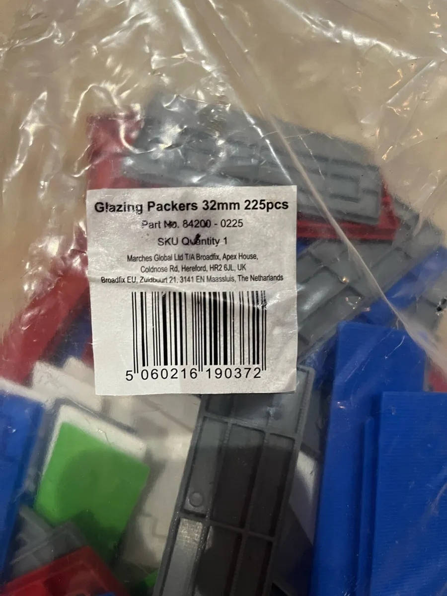 Plastic spacers - Image 1