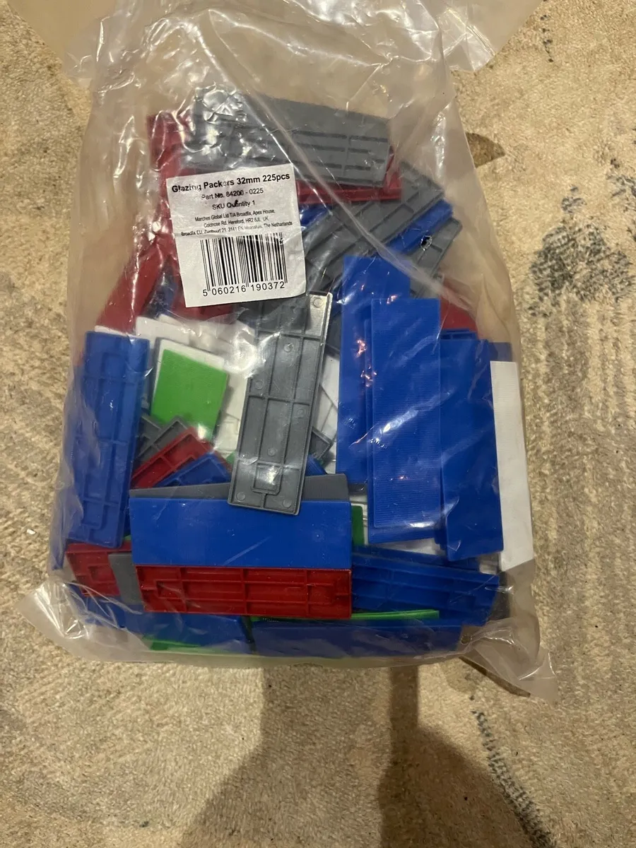 Plastic spacers - Image 2