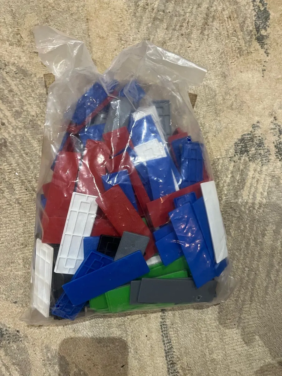 Plastic spacers - Image 3