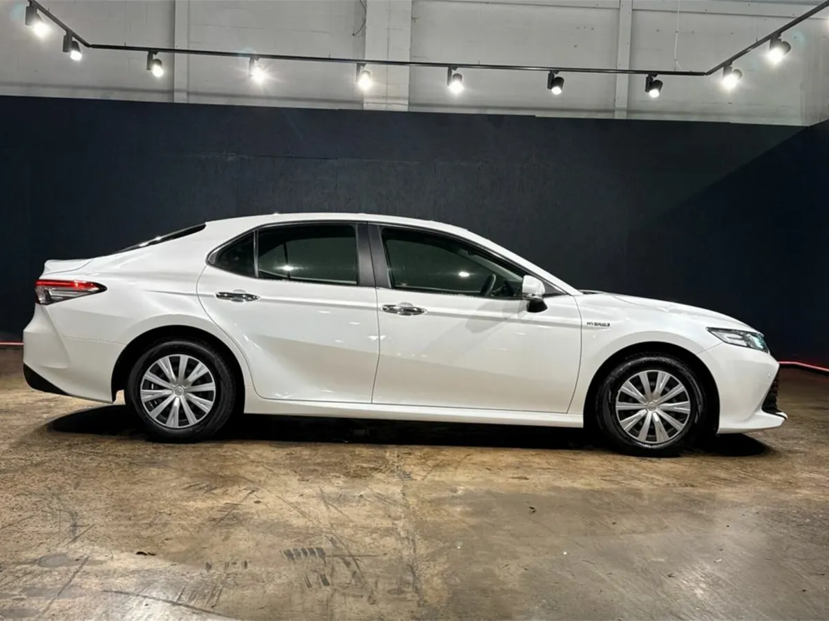 Toyota Camry 2.5 HYBRID AUTOMATIC - HEATING / AC C - Image 3
