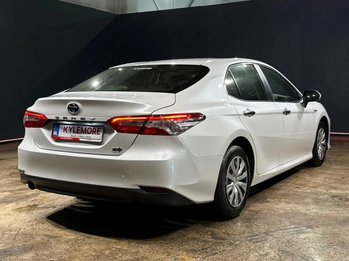 Toyota Camry 2.5 HYBRID AUTOMATIC - HEATING / AC C - Image 4