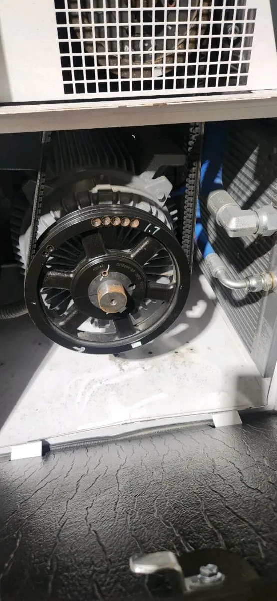 Champion screw compressor 2023 - Image 3