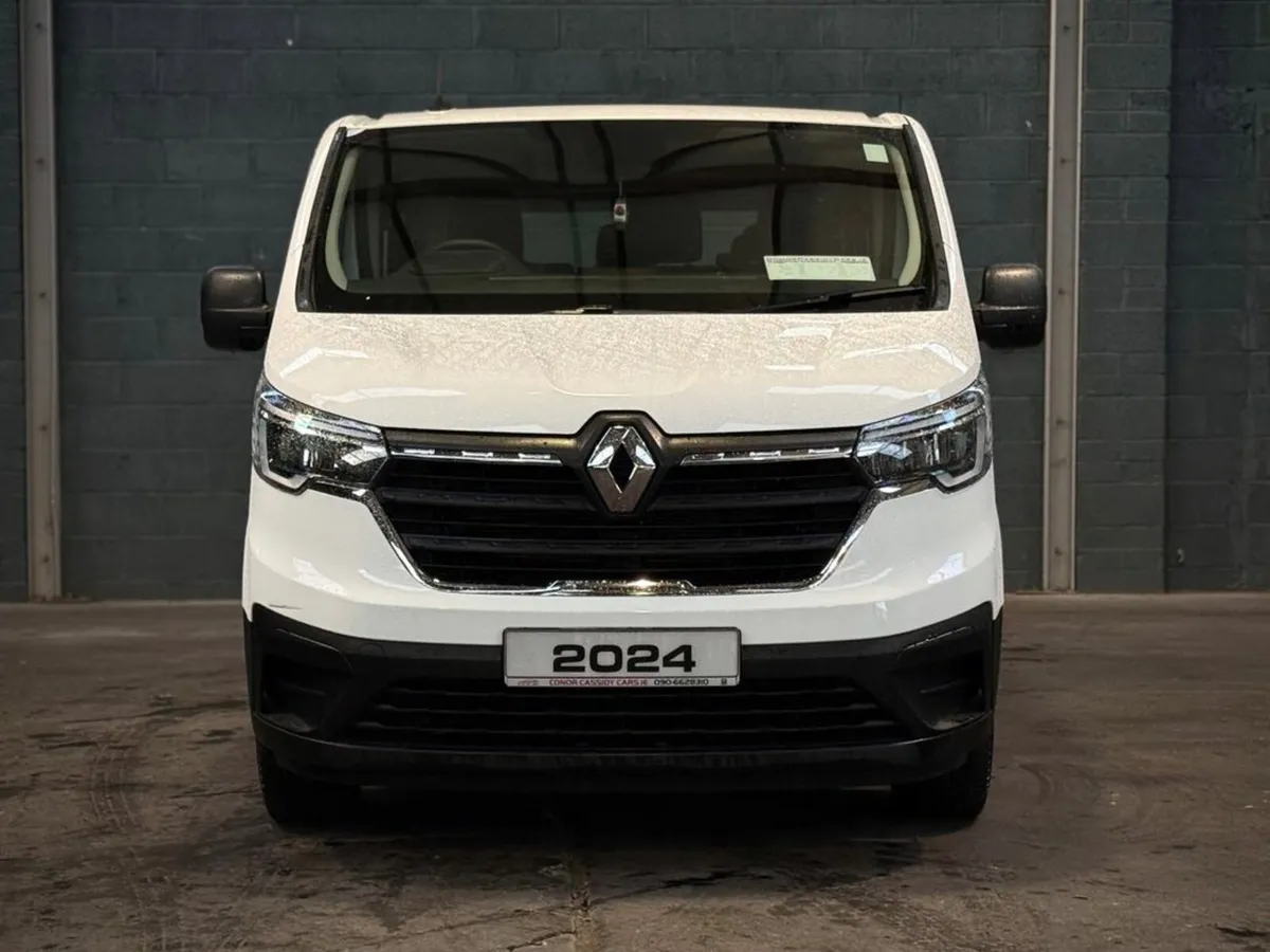Renault Trafic SL28 *9 SEATER MINIBUS* BUISNESS ED - Image 2