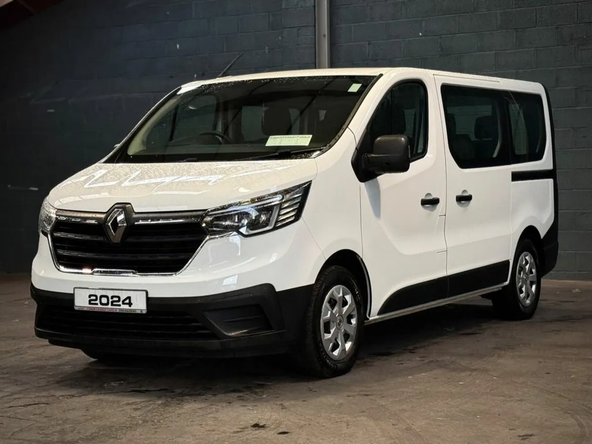 Renault Trafic SL28 *9 SEATER MINIBUS* BUISNESS ED - Image 3