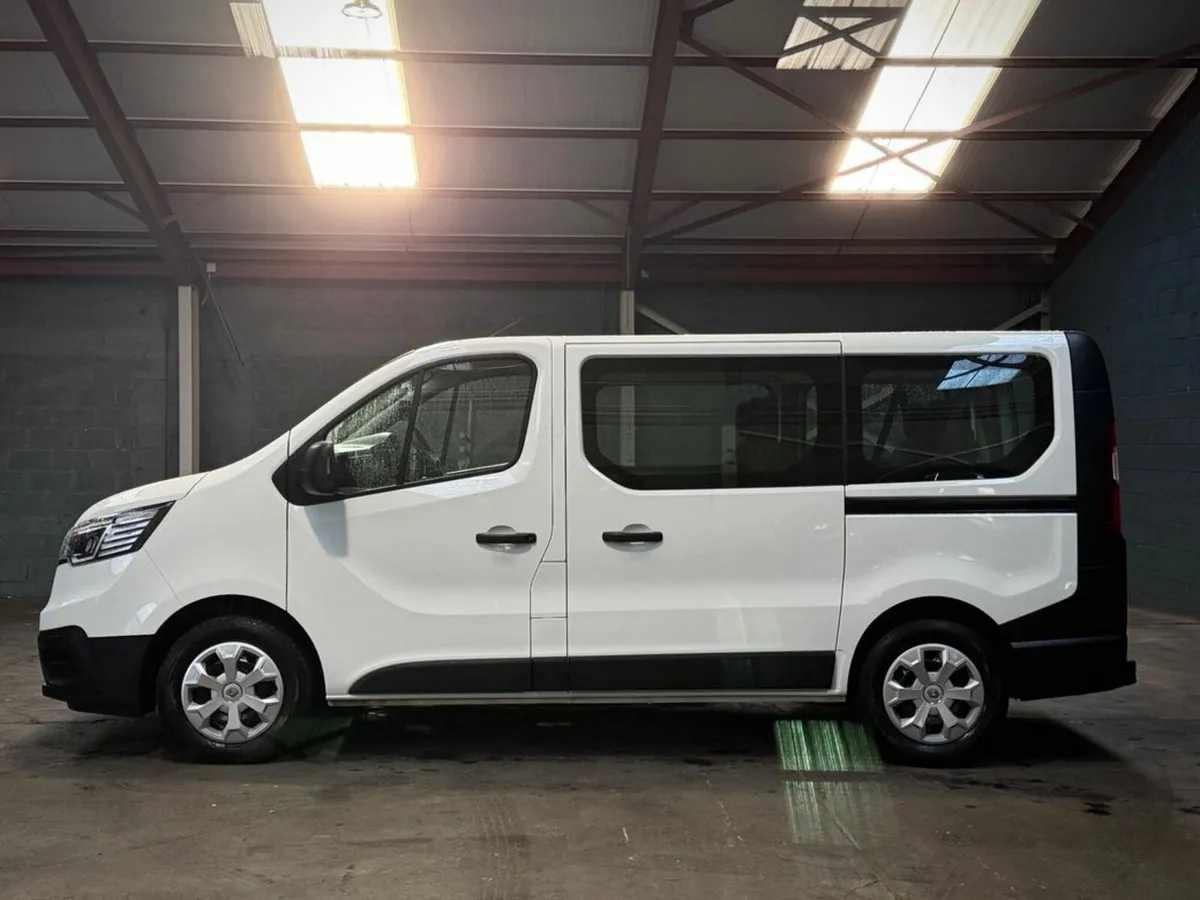 Renault Trafic SL28 *9 SEATER MINIBUS* BUISNESS ED - Image 4
