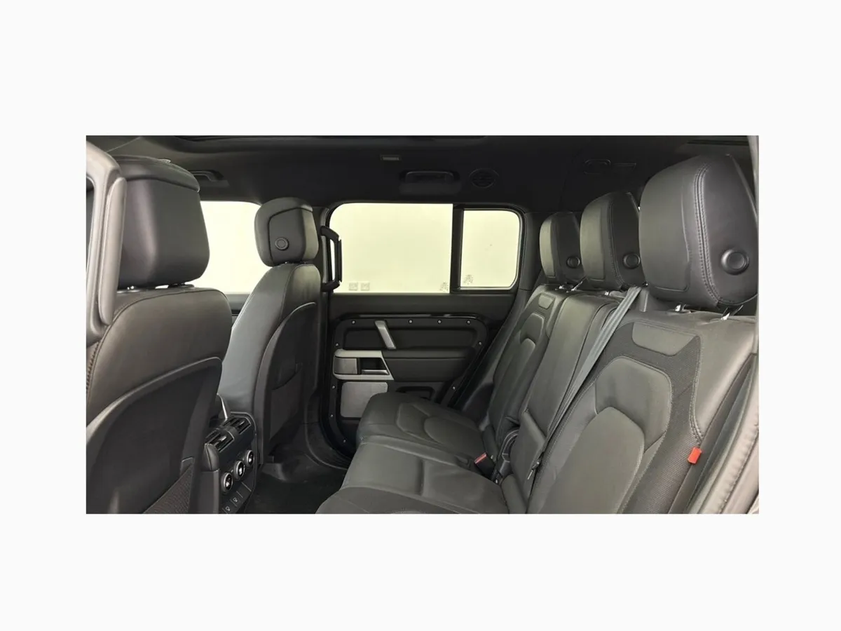 Land Rover Defender Diesel Estate X-Dynamic HSE - Image 4