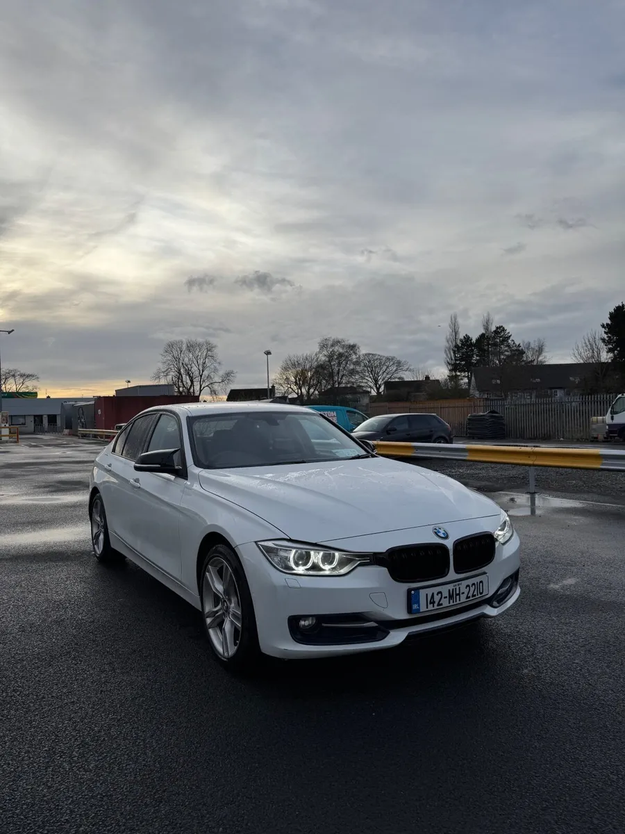 BMW 3-Series 2014 sport, Led Headlights - Image 1